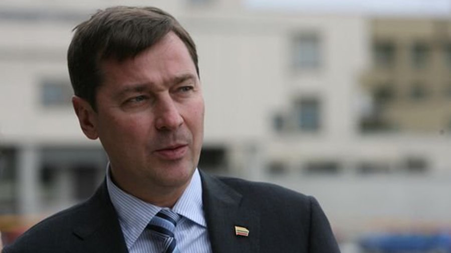 Для любителей поговорить по телефону в общественном транспорте могут настать трудные времена - Литва и страны Балтии