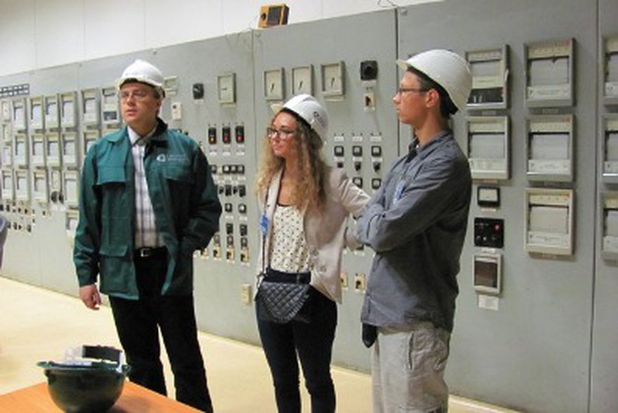"Šešėlinės" moksleivių Vyriausybės nariai lankėsi Kruonyje ir Lietuvos elektrinėje - Energetika