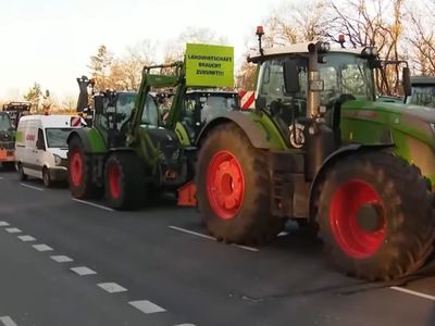 Фермеры Германии провдят ацию протеста против сокращения госсубсидий и отмену льгот - В Мире