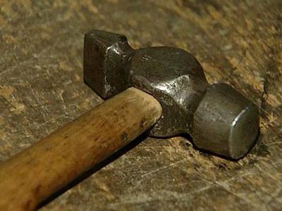 Девушка с молотком                                                                                                                                     - Происшествия и криминал