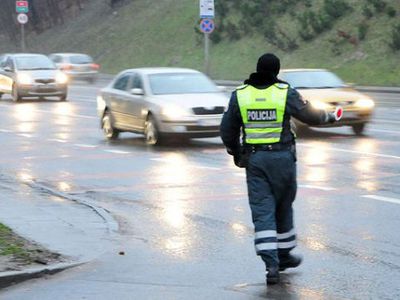 Per pusantros valandos Visagine nustatyta 10 Kelių eismo taisyklių pažeidimų, rastos kontrabandinės cigaretės - Įvykiai ir kriminalas
