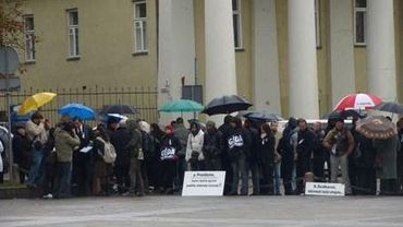 «Президент, нам противно жить в управляемой педофилами Литве»: фоторепортаж с акции протеста