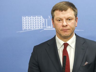 Министр финансов осторожно относится к предложению президента снизить налог на доходы населения - Литва и страны Балтии