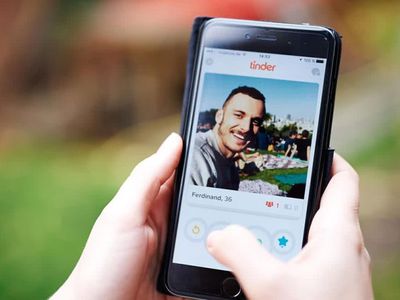 Француженка запросила у Tinder данные о себе и получила 800 страниц текста - Хобби, отдых и развлечения