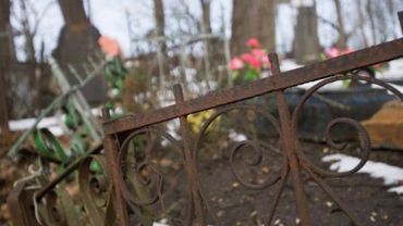 Россия вручила Литве ноту в связи с осквернением кладбища в Паневежисе


