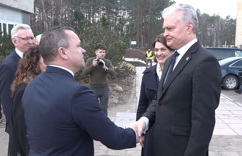 Во время визита президента Литвы в Висагинас обсуждались дороги, вопросы образования и другие  (видео)