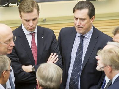 Эмоциональные споры между "крестьянами" и консерваторами становятся все более неприемлемыми для общественности - Литва и страны Балтии