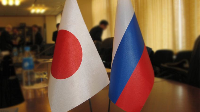 Япония намерена сохранять диалог с Россией ради мирного разрешения кризиса на Украине