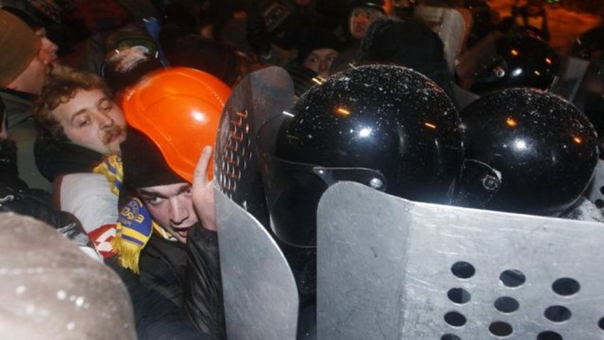 Киев: милиция провела зачистку баррикад в центре города