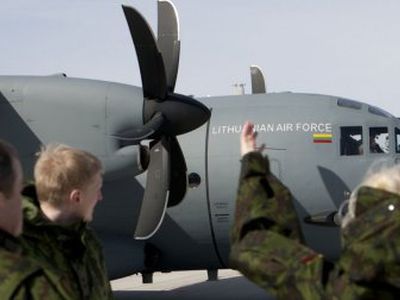 Премьер хочет служебный самолет для руководства страны - Литва и страны Балтии