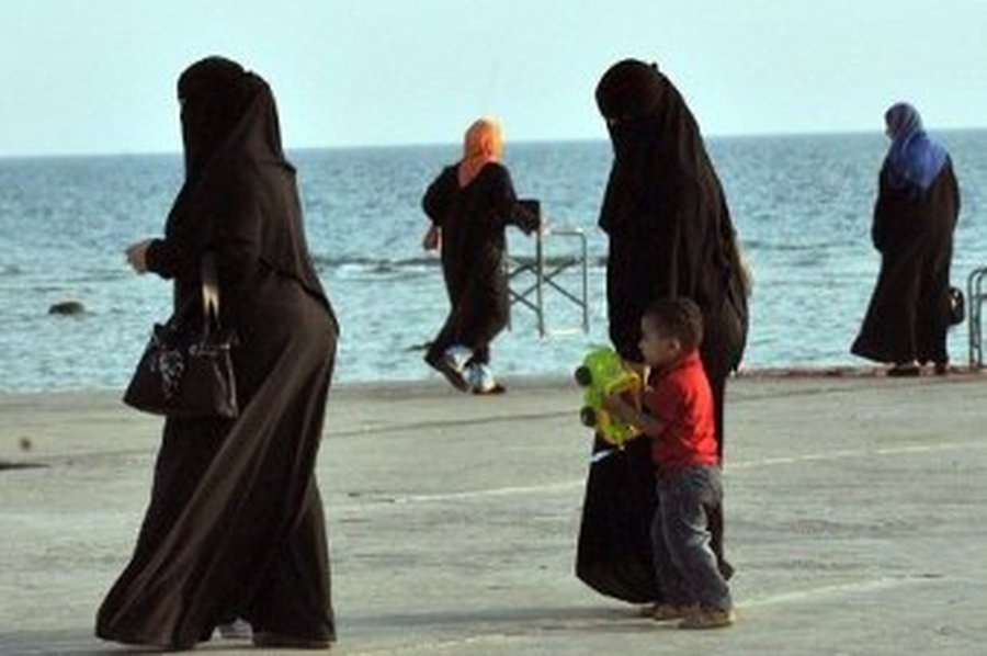 Саудовские женщины получили право голоса
                                                                 - В Мире