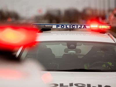 В Вильнюсе мужчина попытался вынести из заведения общепита алкоголь и сейф - Происшествия и криминал