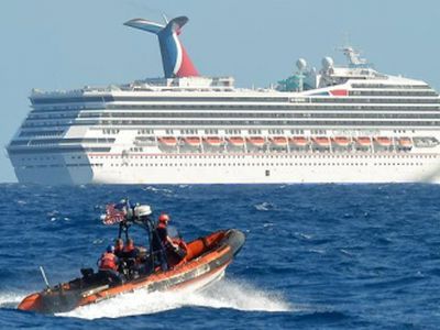 Круизный лайнер терпит бедствие: пассажиры дерутся за еду - В Мире