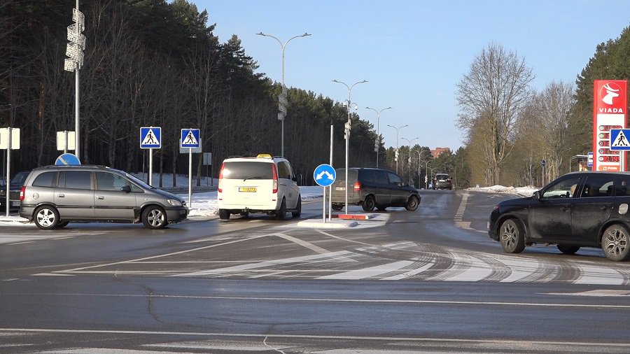 Островки безопасности. Помощь для пешеходов или головная боль для водителей? (видео) - В Висагинасе