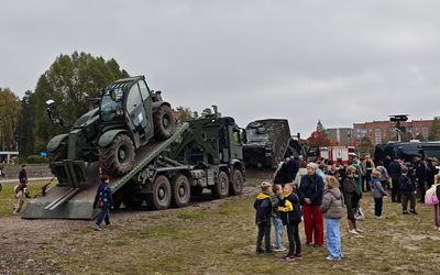 Сегодня в Висагинасе проходит выставка военной техники и вооружения - В Висагинасе