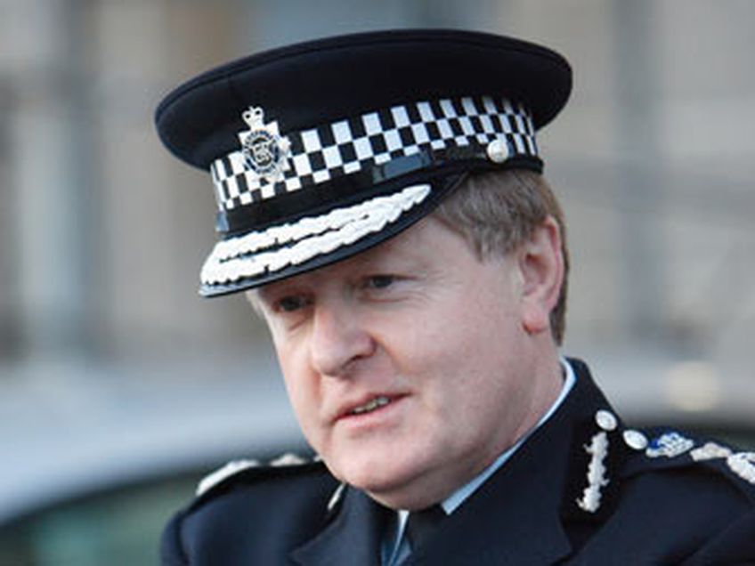 Главу лондонской полиции заподозрили в коррупции