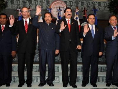 Страны Центральной Америки договорились о единой валюте и паспортах
 - В Мире