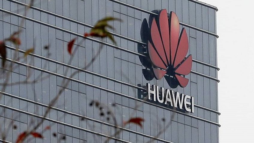 Минторг США внесет Huawei и связанные с ней компании в черный список