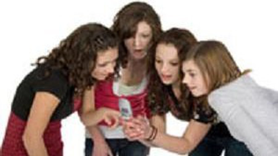 Британскую молодежь охватила мода на «сексмс»: все чаще обмениваются откровенными фото 
 - Хобби, отдых и развлечения