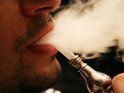 В московских ресторанах разрешили электронные сигареты и кальяны - В Мире