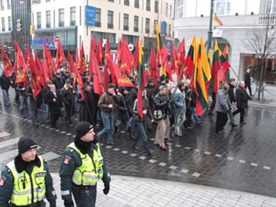 Митинг в честь независимости Литвы начался с выкриков «Хороша Литва без русских» и драки с антифашистами
          - Литва и страны Балтии
