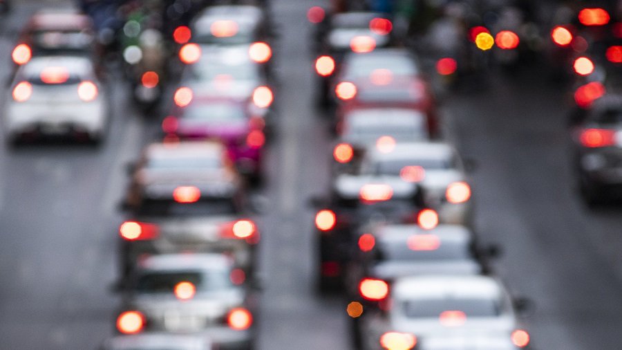 Такие автомобили в следующем году не смогут участвовать в движении, что делать водителям – неясно - Литва и страны Балтии