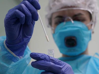 ВОЗ отслеживает штамм COVID-19, обнаруженный в России - Литва и страны Балтии