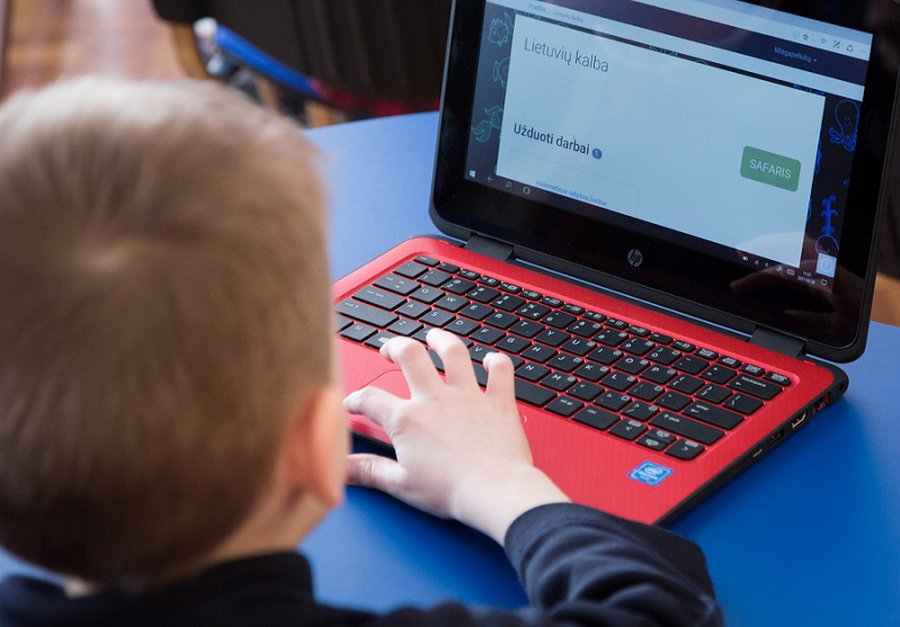 Еще 7,2 тыс. компьютеров отправляются в школы - Литва и страны Балтии