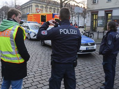 На рождественском базаре в центре Потсдама обнаружена самодельная взрывчатка - Происшествия и криминал