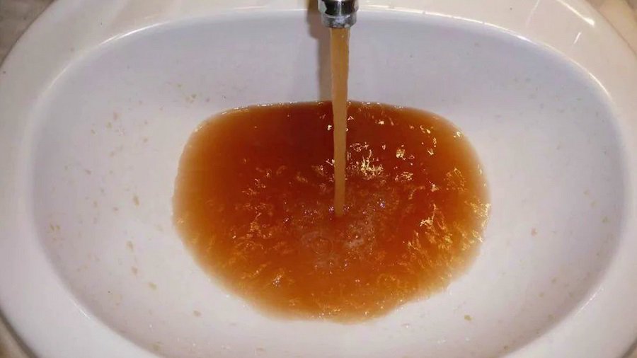 Могут ли жители Висагинаса рассчитывать на компенсацию за ржавую питьевую воду в трубах? (видео) - В Висагинасе