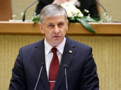 Думбрава обеспокоен, что студенты учатся по английским и русским книгам                                                                                - Литва и страны Балтии