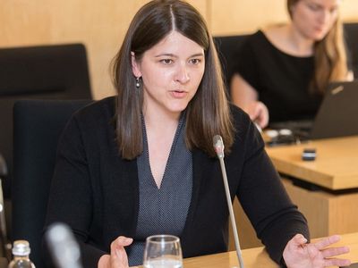 Поправка к закону поможет прояснить интересы политиков в бизнесе - Литва и страны Балтии