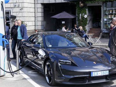 В ближайшие три года пересесть на электромобили планируют 20 проц. литовцев – опрос - Литва и страны Балтии