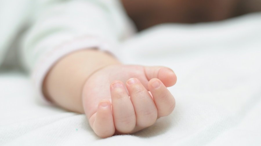 В Литве 12-летняя девочка стала матерью - Литва и страны Балтии