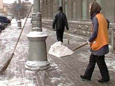 Вильнюсским дворникам запретили убирать снег - Литва и страны Балтии