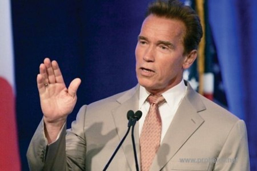 Шварценеггер объявил в Калифорнии ЧФП - В Мире