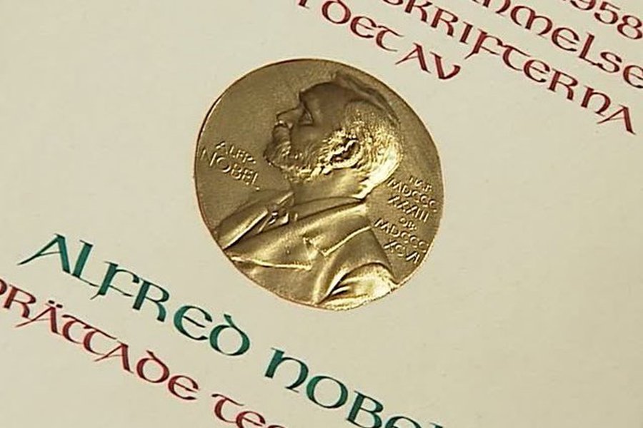 Букмекеры выдвигают Пелевина и Евтушенко на Нобелевскую премию                                 - Культурные и спортивные мероприятия