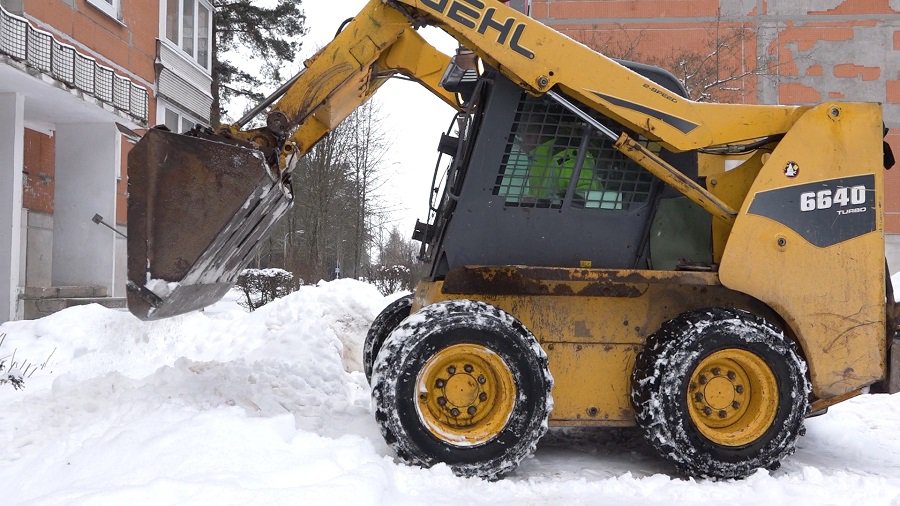 «А снег идет…». Как с ним справляется техника на дорогах и тротуарах (видео) - В Висагинасе