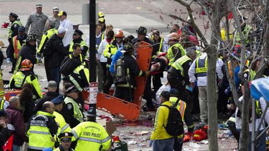 Bostono sprogimai: žuvęs berniukas prieš mirtį bėgo apkabinti tėčio - Pasaulyje