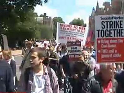 В Великобритании началась крупнейшая забастовка госслужащих                                 - В Мире