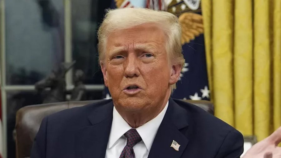 СМИ: Трамп намерен потребовать от BBC компенсацию от 1 до 5 млрд долларов - В Мире