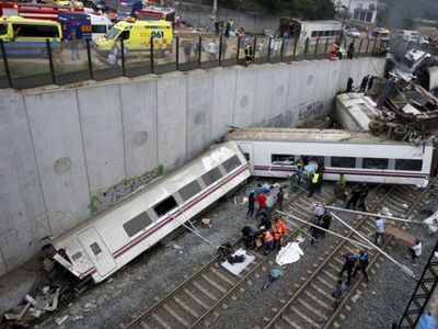 Железнодорожная катастрофа в Испании: десятки погибших - В Мире
