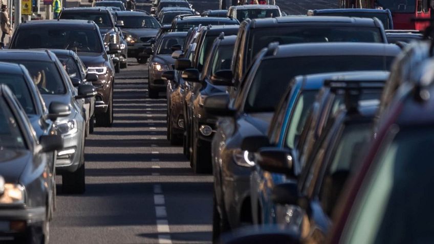 Правительство одобрило налог на загрязнения автомобилей