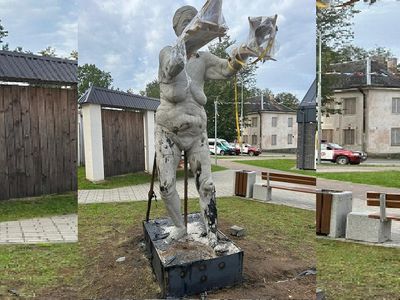 В Зарасае злоумышленники подожгли новую скульптуру "Свидетельница" - Происшествия и криминал