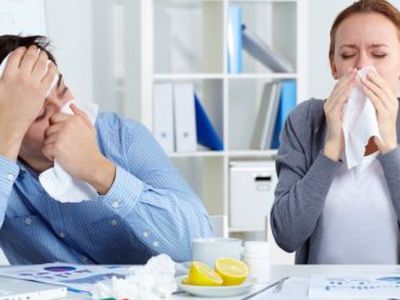 Профсоюзы: из-за небольших выплат по болезни люди ходят на работу больные и умирают - Литва и страны Балтии