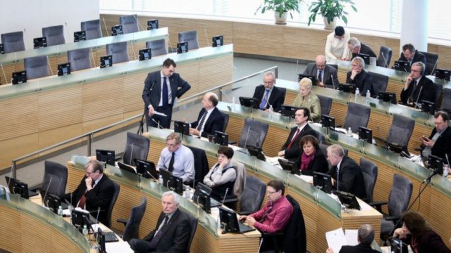 Сейм рассмотрит предложение консерваторов запретить смену пола - Литва и страны Балтии