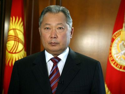 Медведев считает, что Киргизию спасли от гражданской войны Россия, США и Казахстан - В Мире