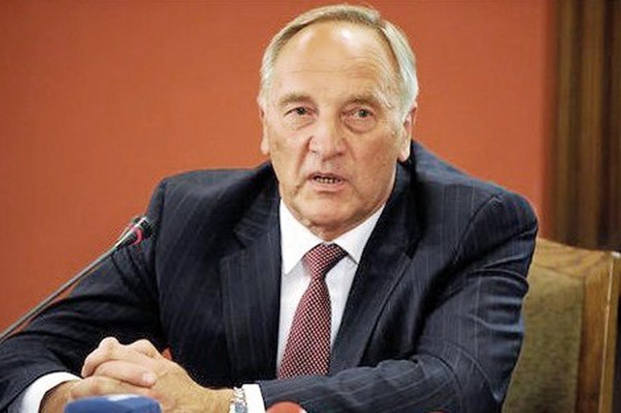 Президент Латвии поблагодарил граждан за спасение от русского языка                                 - Литва и страны Балтии