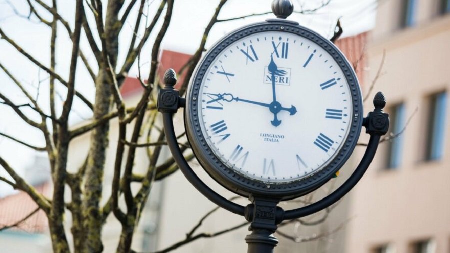 В ближайшие выходные Литва перейдет на зимнее время - Литва и страны Балтии