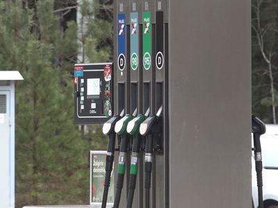 Из-за войны на Ближнем Востоке цены на горючее постоянно растут - В Висагинасе